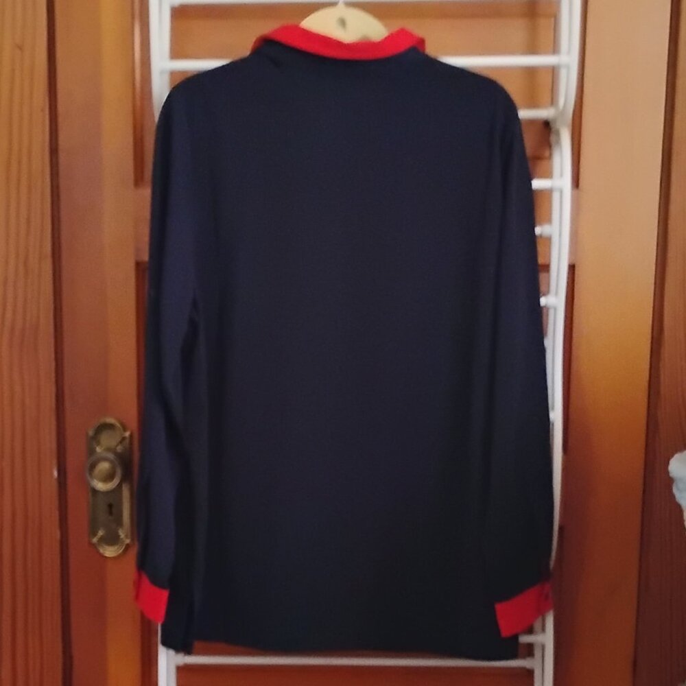 Sized L. Stunning Susan Graver navy blouse with bright red cuffs and collar - Picture 2 of 3